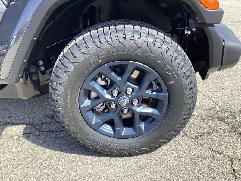 New 2026 Granite Crystal Metallic Clear-Coat Exterior Paint Jeep 85th Anniversary Edition image 9
