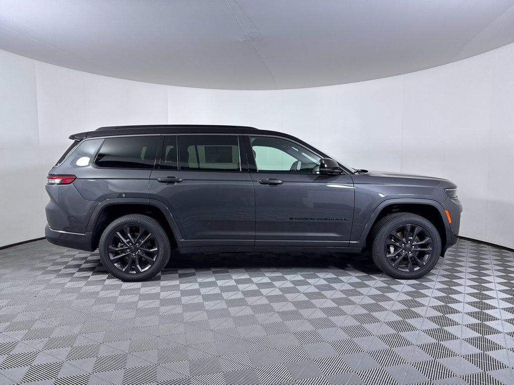 New 2026 Baltic Gray Metallic Clear-Coat Exterior Paint Jeep Limited Reserve image 15