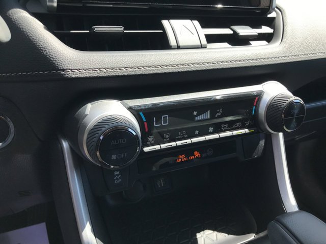 Used 2023 Ice Cap Toyota Hybrid XLE image 20