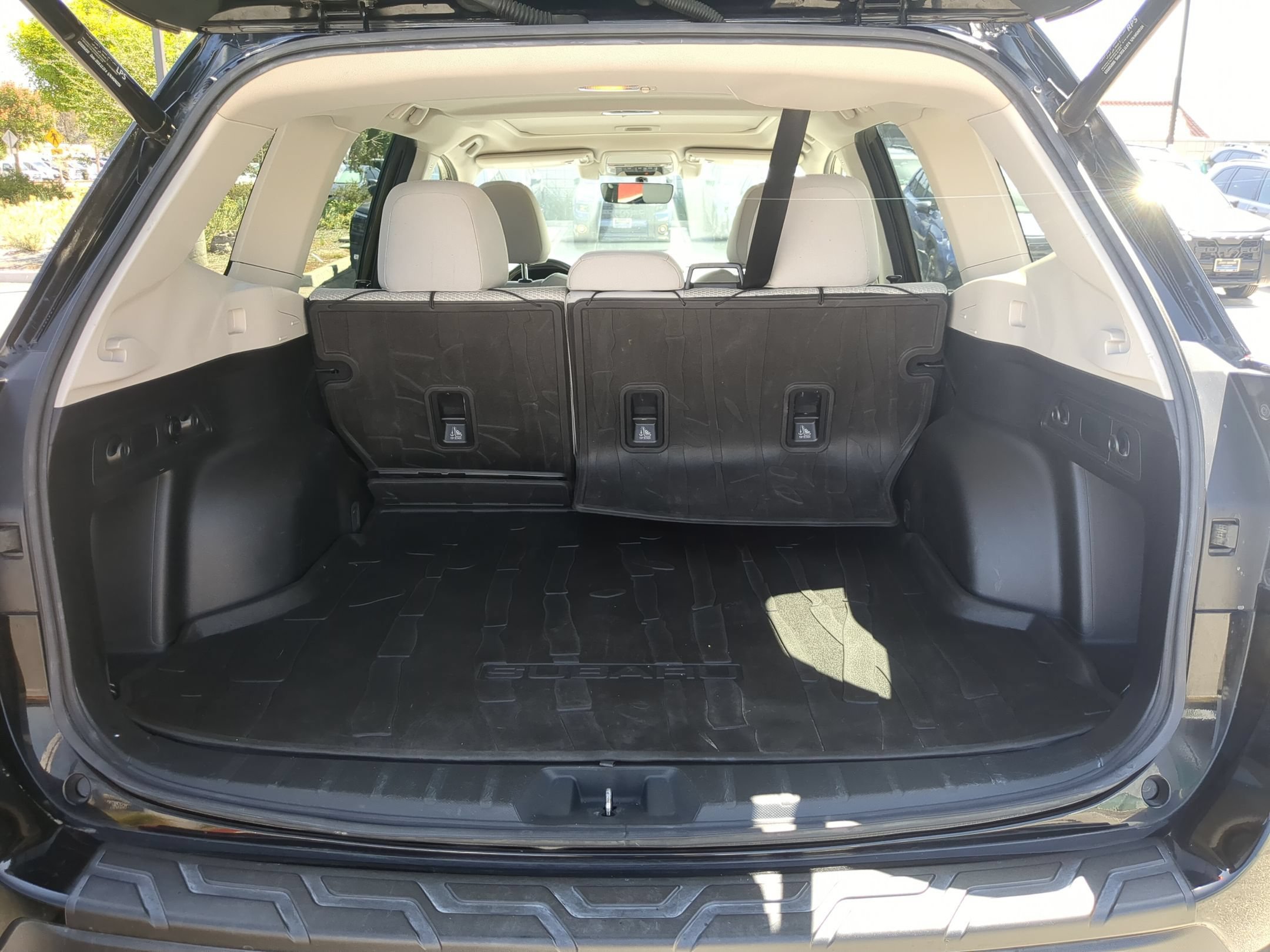 Used 2019 Crystal Black Silica Subaru Premium image 28
