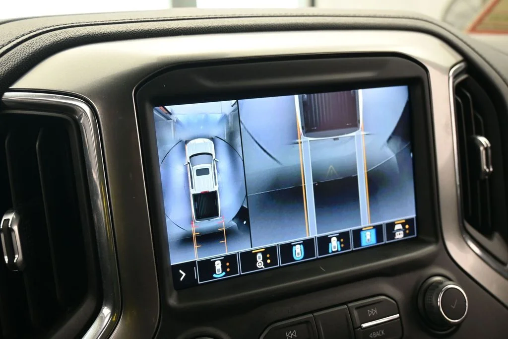 Used 2022 Iridescent Pearl Tricoat Chevrolet LTZ image 18