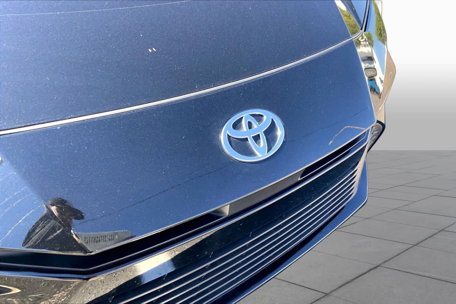 Used 2025 Midnight Black Metallic Toyota LE image 27