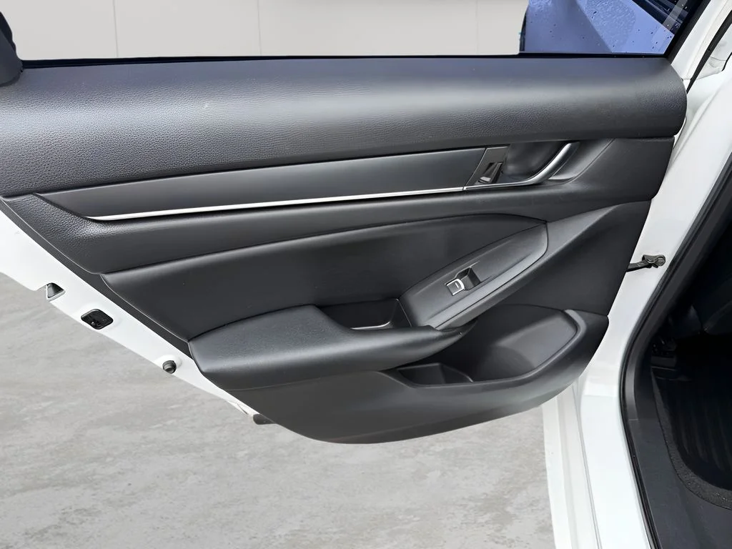 Used 2021  Honda Sport image 11
