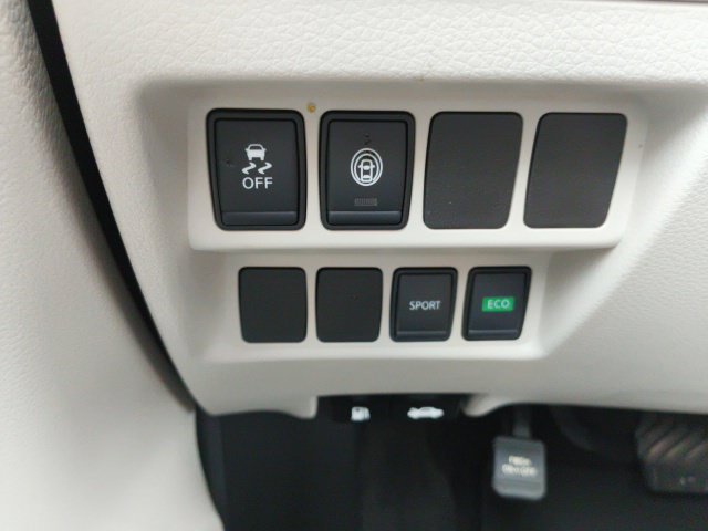 Used 2020 Silver Nissan SV image 27