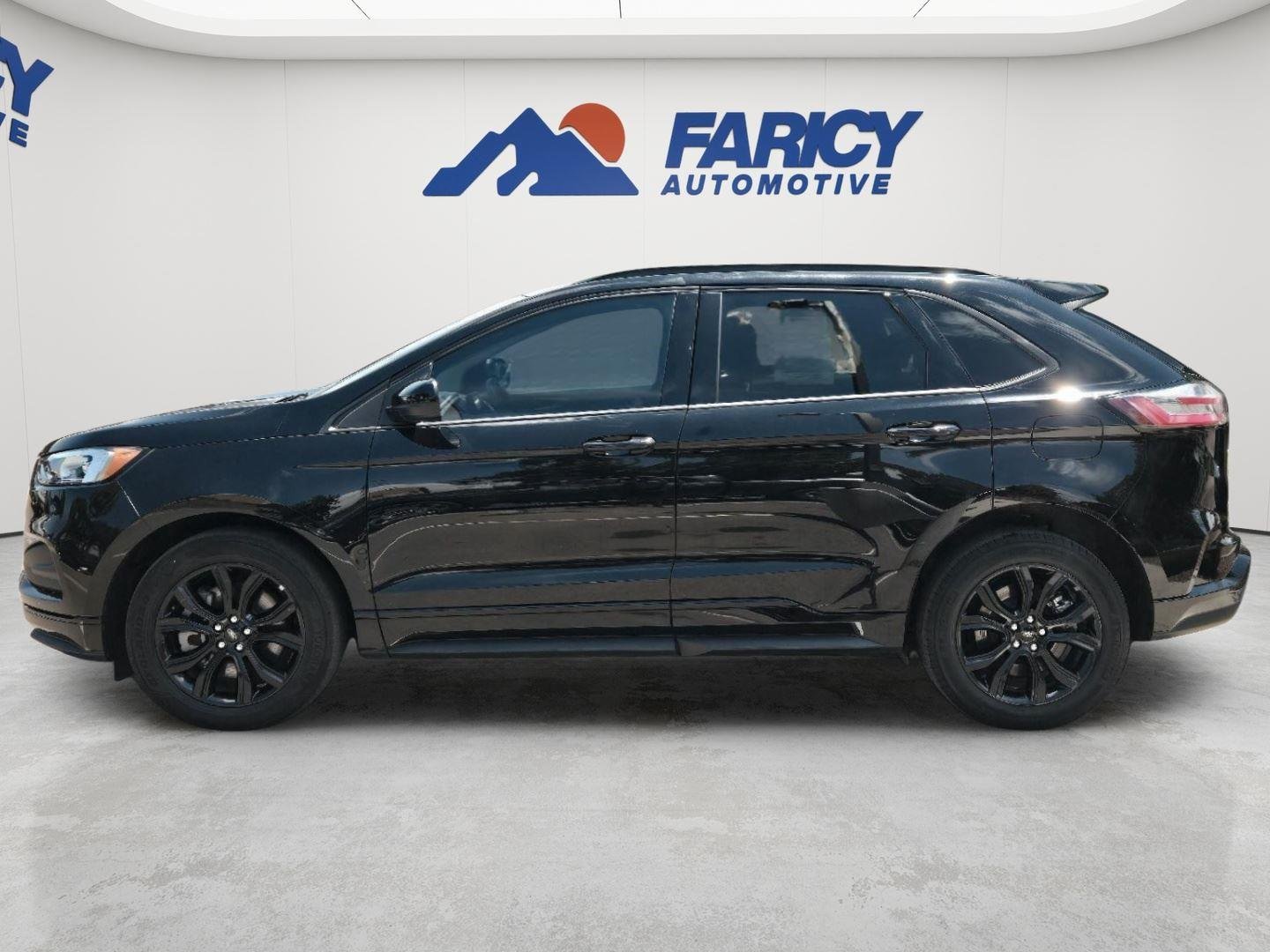 Used 2024 Agate Black Ford SE image 2