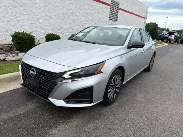 Used 2025 Silver Nissan 2.5 SV image 3