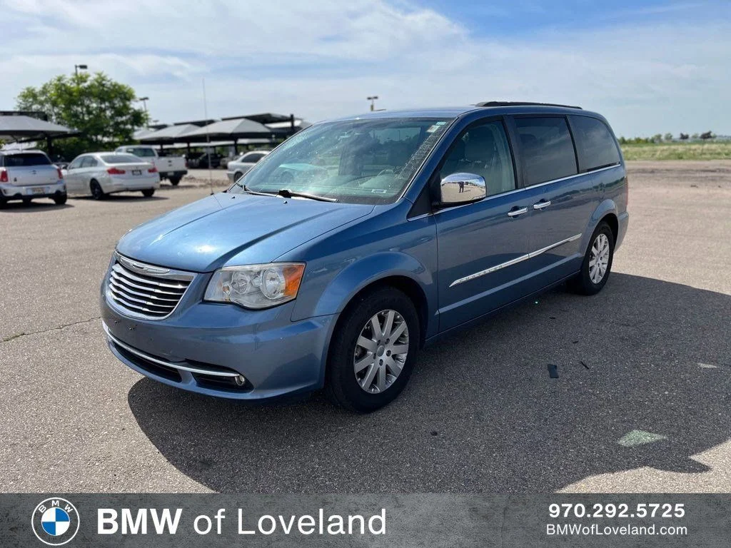 2011 Chrysler Town & Country Touring-L's photo