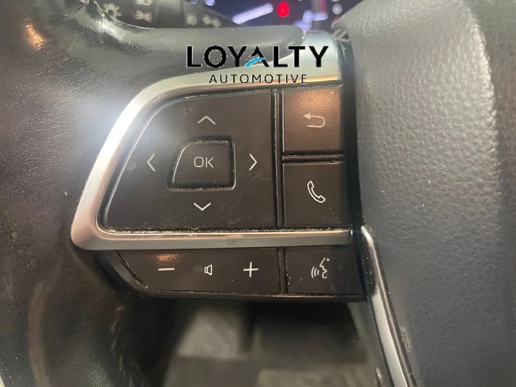 Used 2020 Silver Toyota XLE image 20