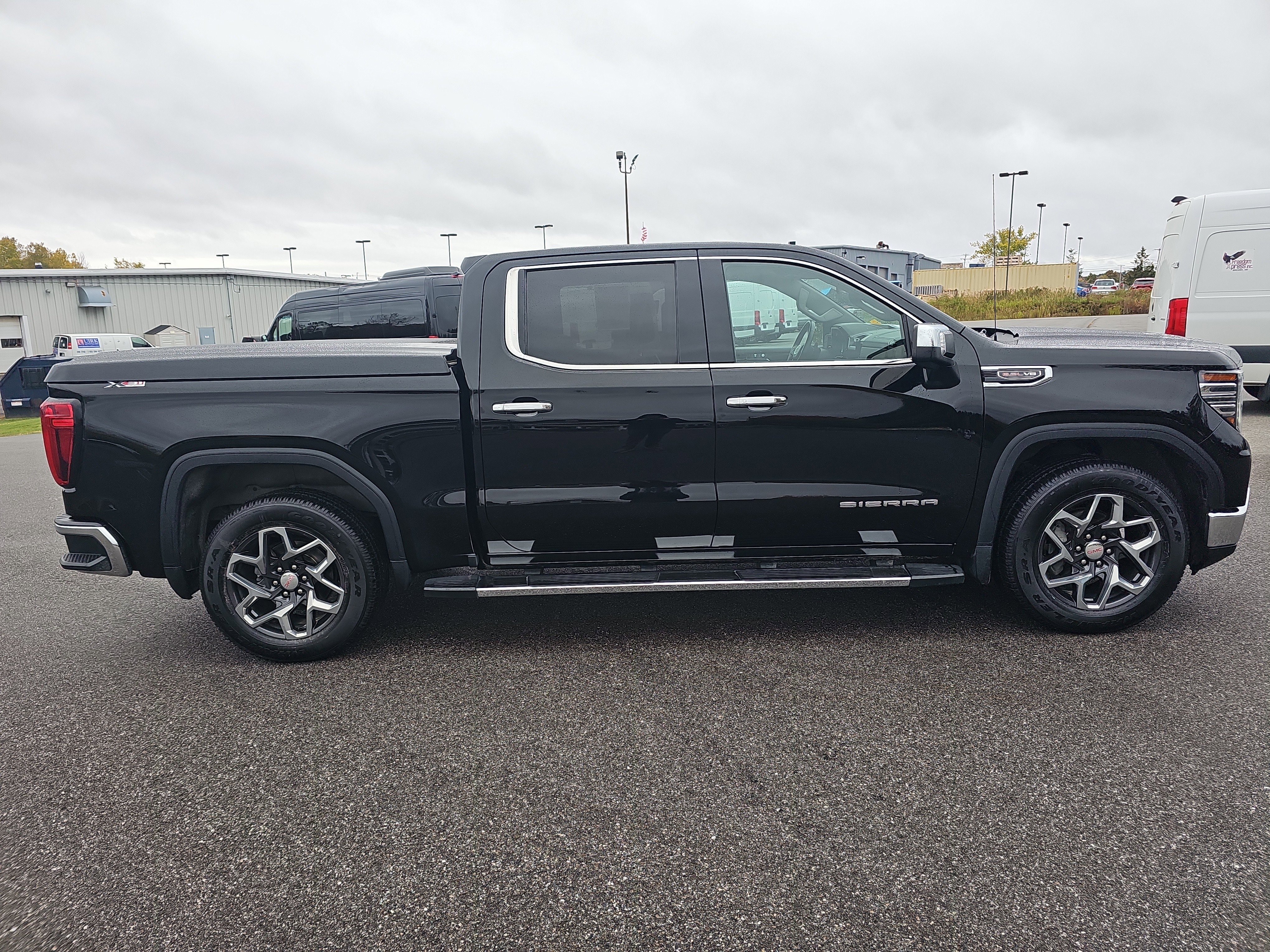 Used 2023 Onyx Black GMC SLT image 6