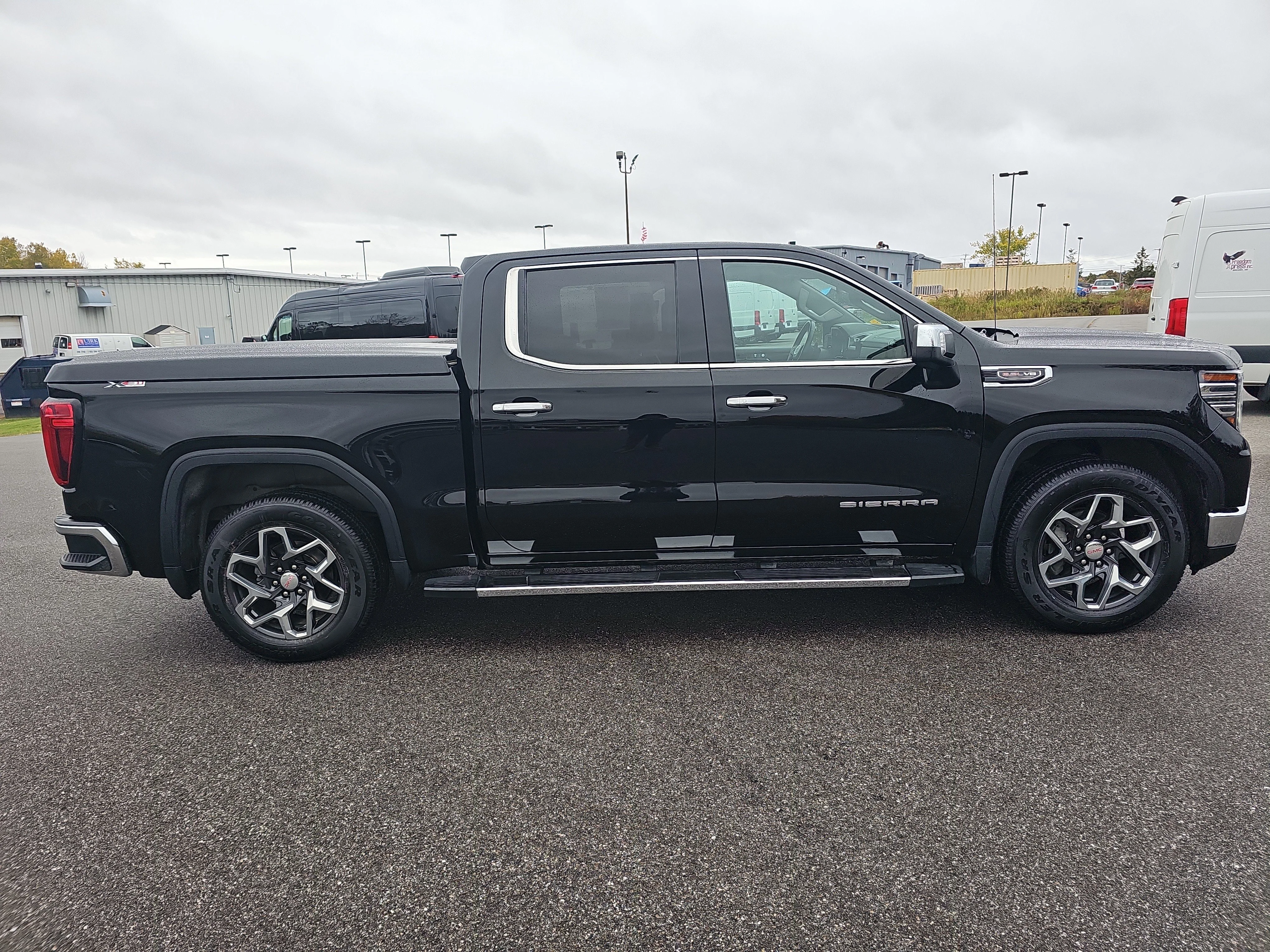 Used 2023 Onyx Black GMC SLT image 6