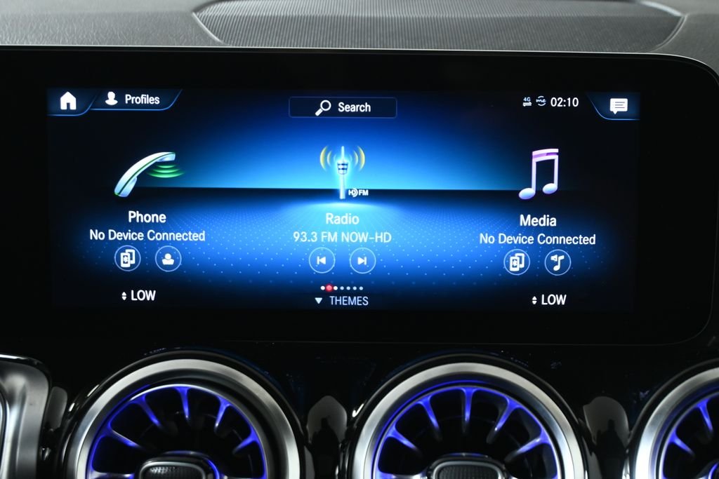 Used 2023 Polar White Mercedes-Benz GLB 250 image 21