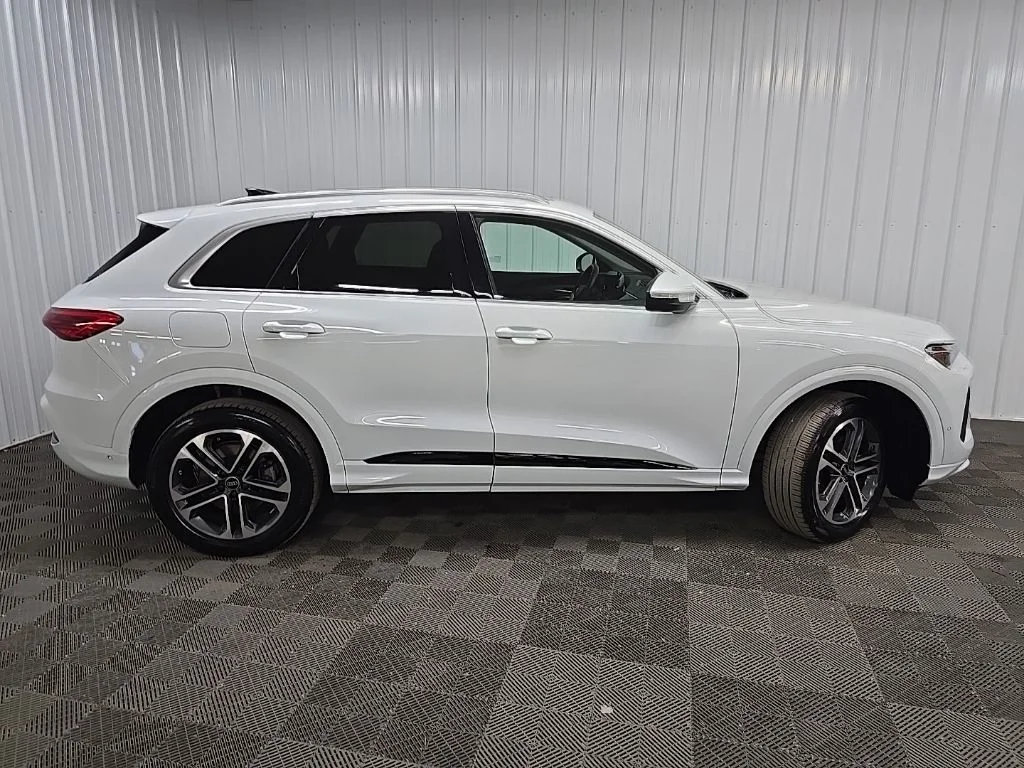 Used 2025 White Audi 2.0T Premium image 2