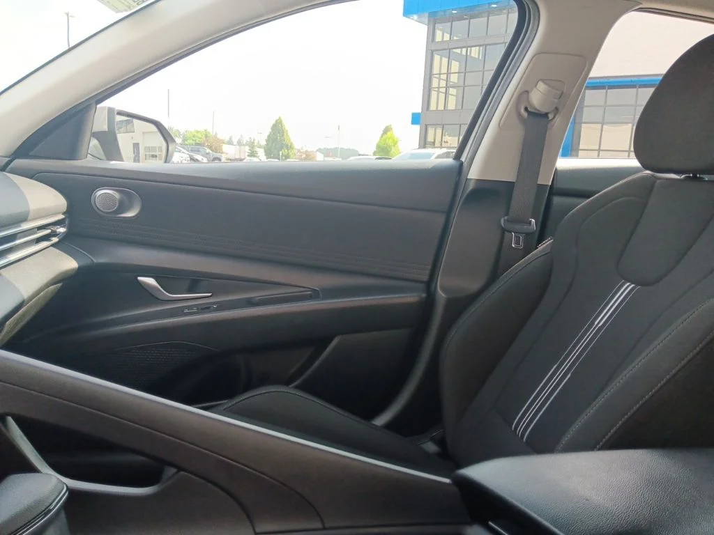 Used 2024 Fluid Metal Hyundai SEL image 25