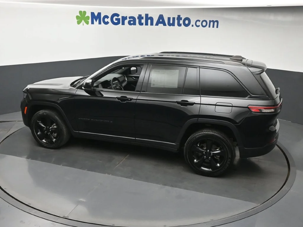 Used 2023 Black Jeep Altitude X image 24