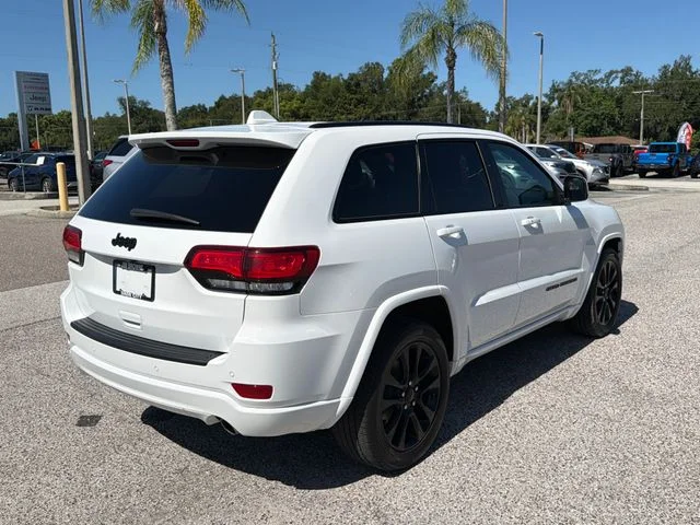 Used 2019 White Jeep Altitude image 4