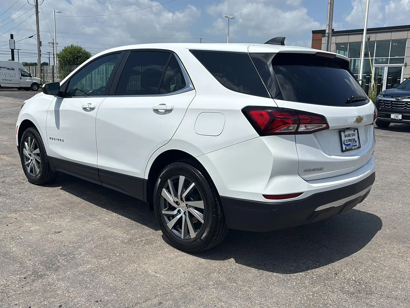 Used 2024 Summit White Chevrolet LT image 5