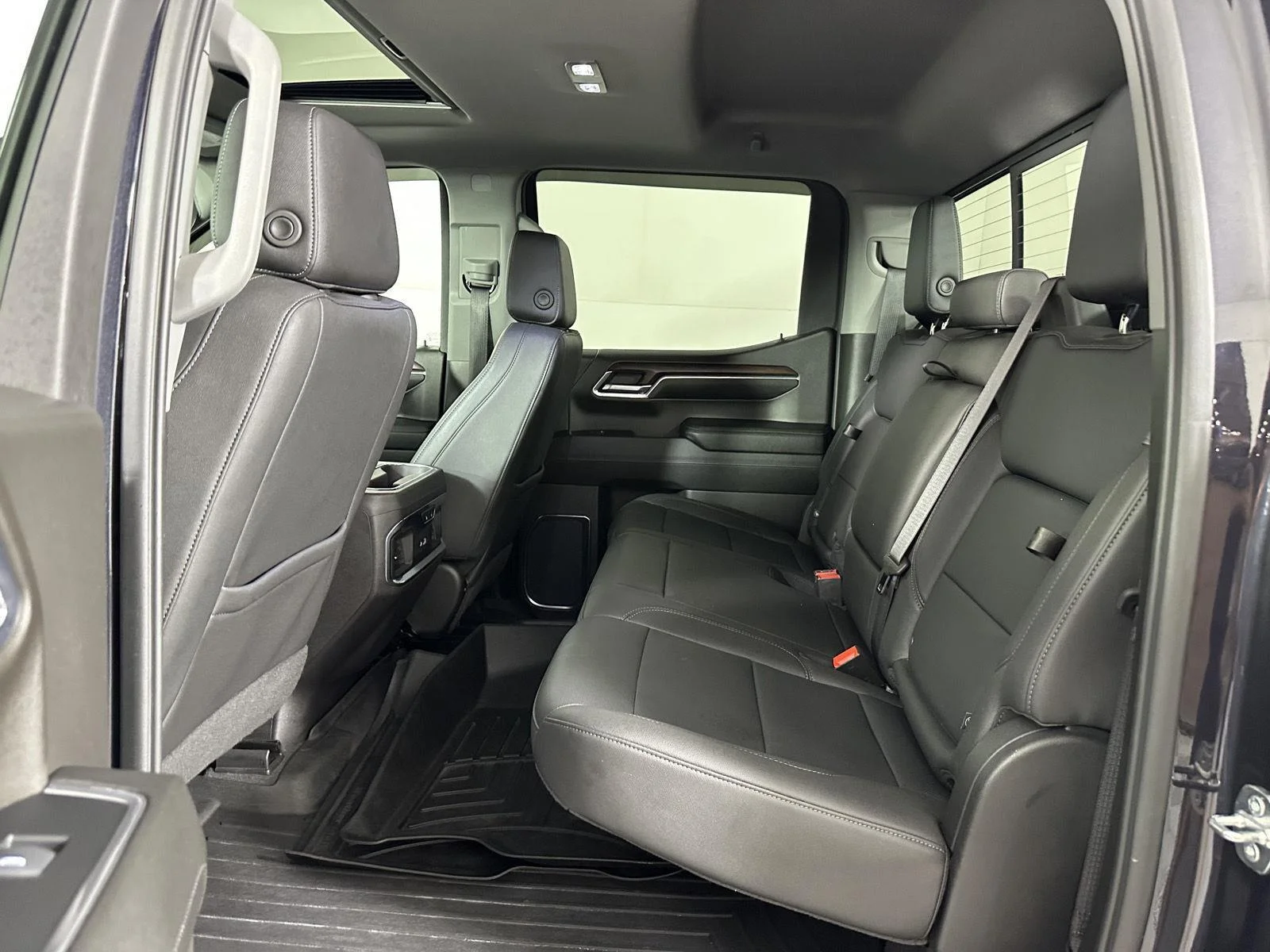 Used 2024 Titanium Rush Metallic GMC SLT image 31