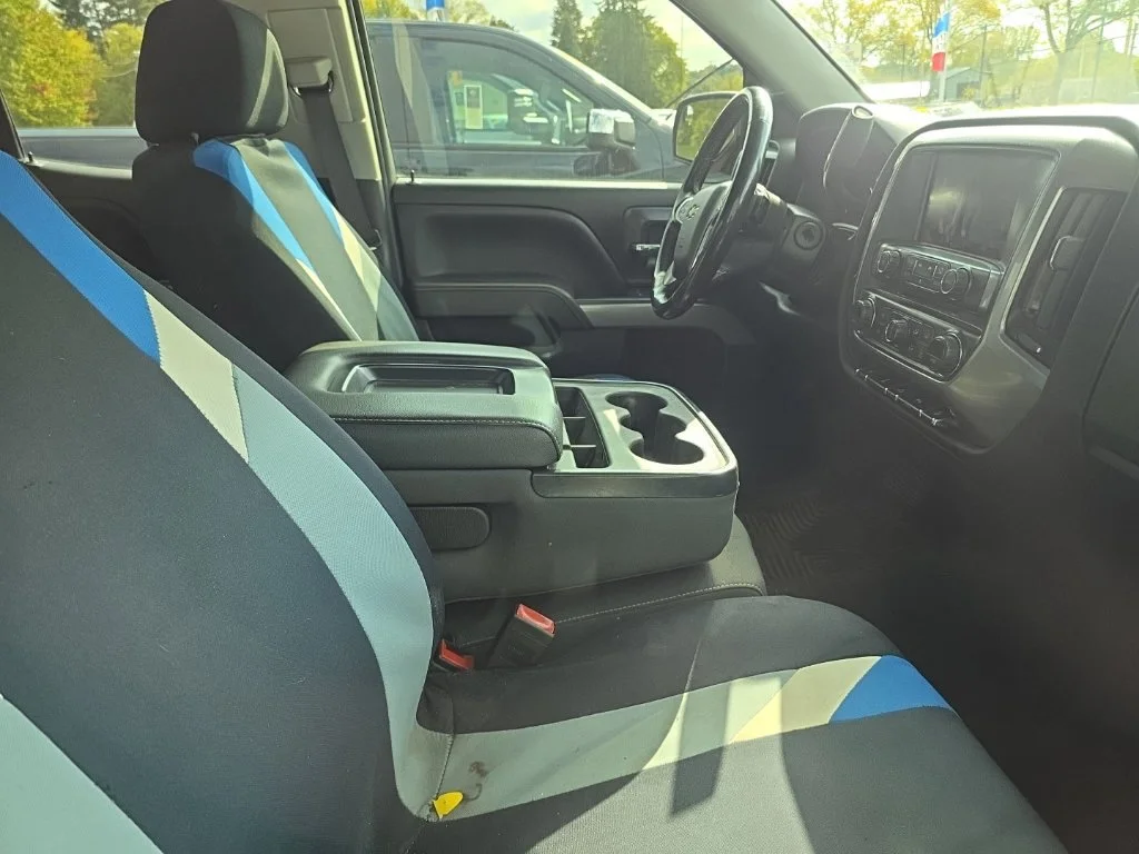 Used 2018 GRAPHITE METALLIC Chevrolet LT image 6