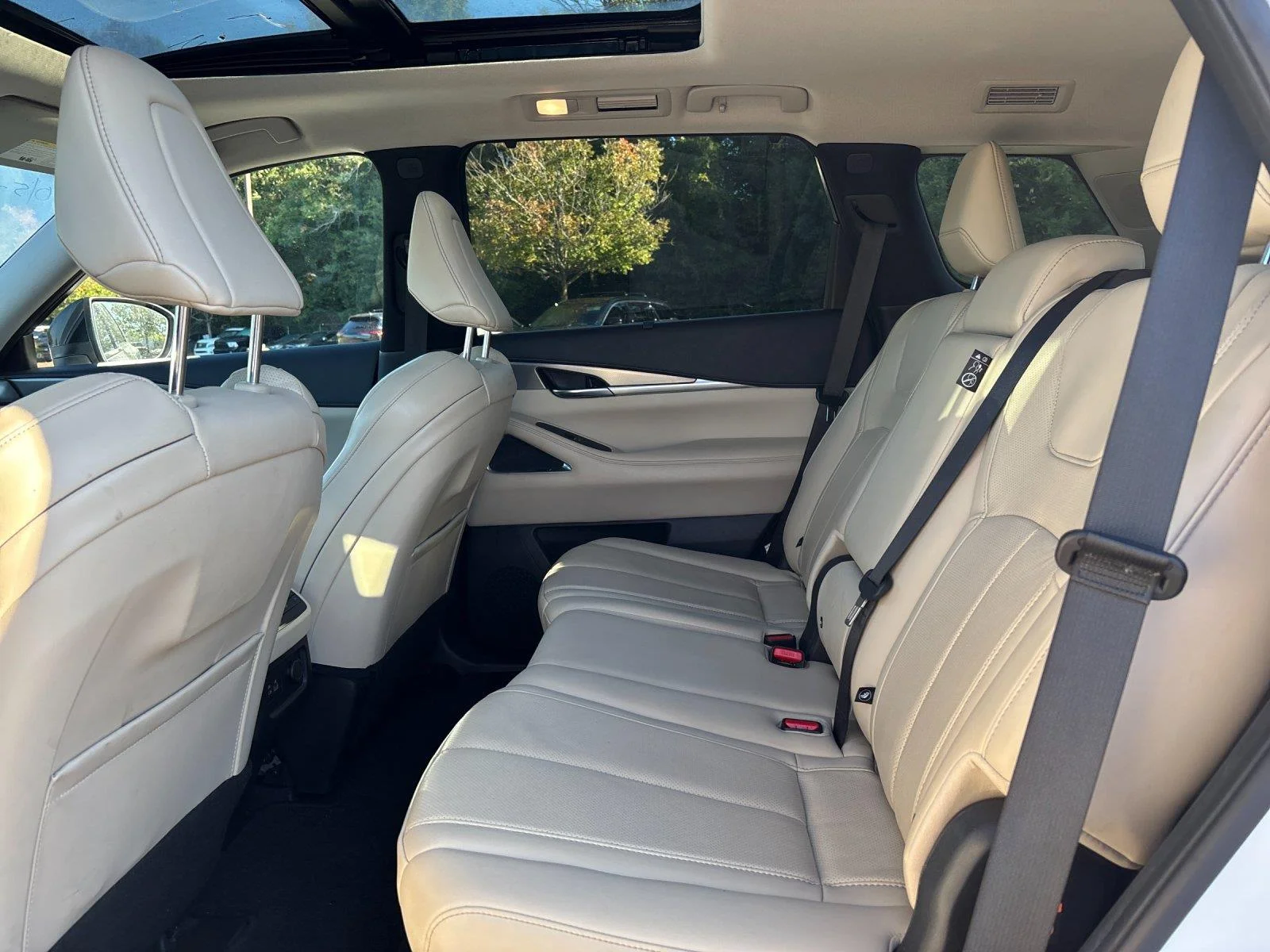 Certified Used 2023 Majestic White INFINITI LUXE image 32