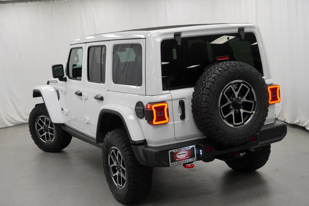 New 2026 Bright White Clear-Coat Exterior Paint Jeep Rubicon image 11