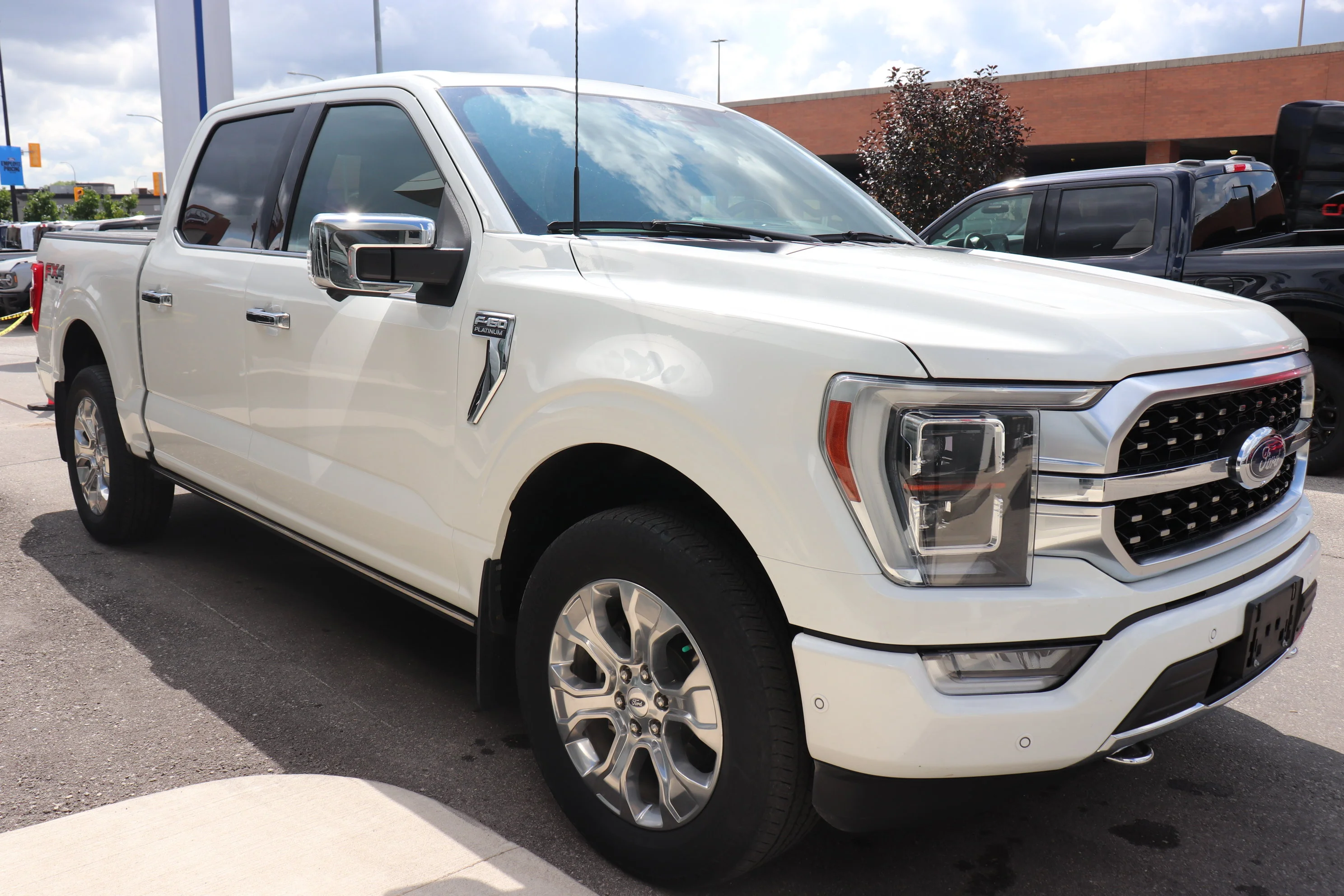 Used 2022  Ford XL 4WD SuperCrew 5.5