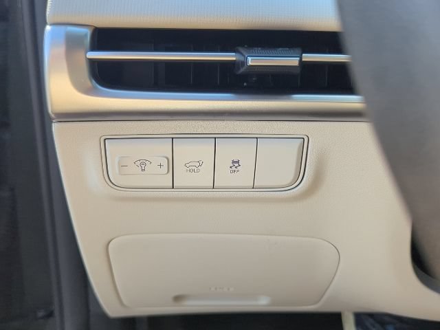 Used 2025  Hyundai SEL image 35