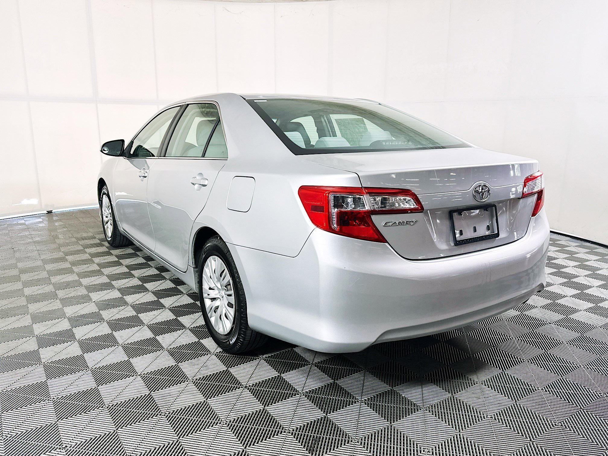 Used 2012 Classic Silver Metallic Toyota L image 5