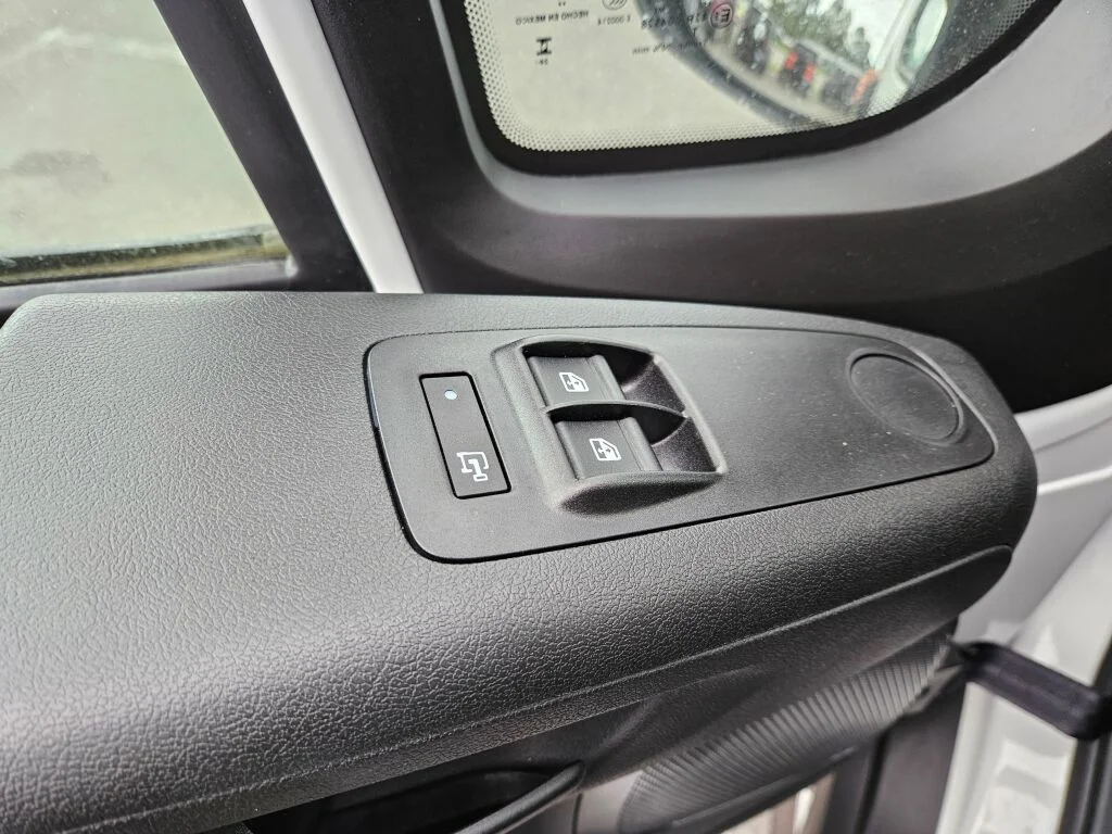 Used 2025 White Ram Base image 16