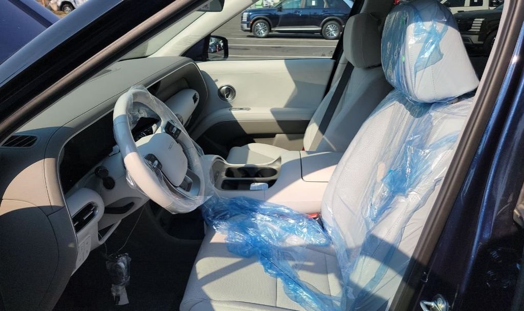 Used 2026 Blue Hyundai SEL Premium image 5