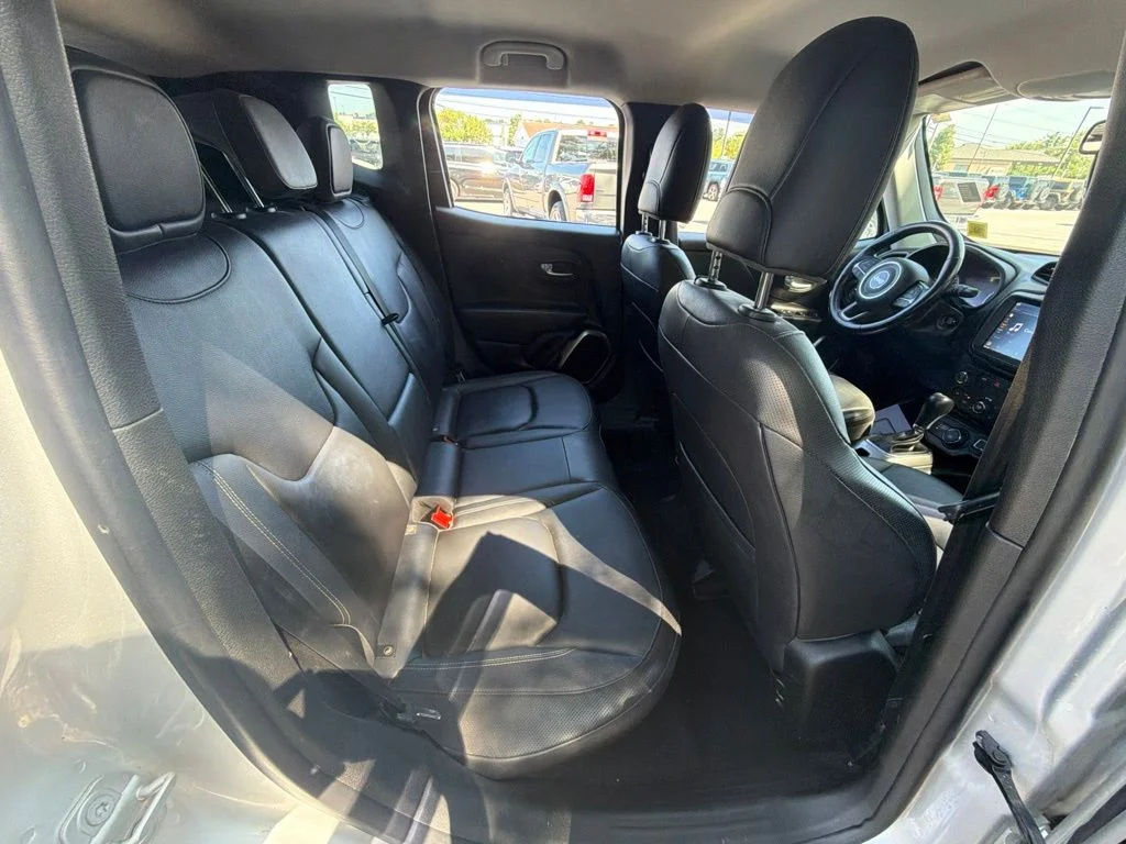Used 2018 Silver Jeep Limited image 39