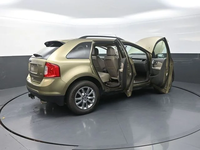 Used 2013  Ford SEL image 45