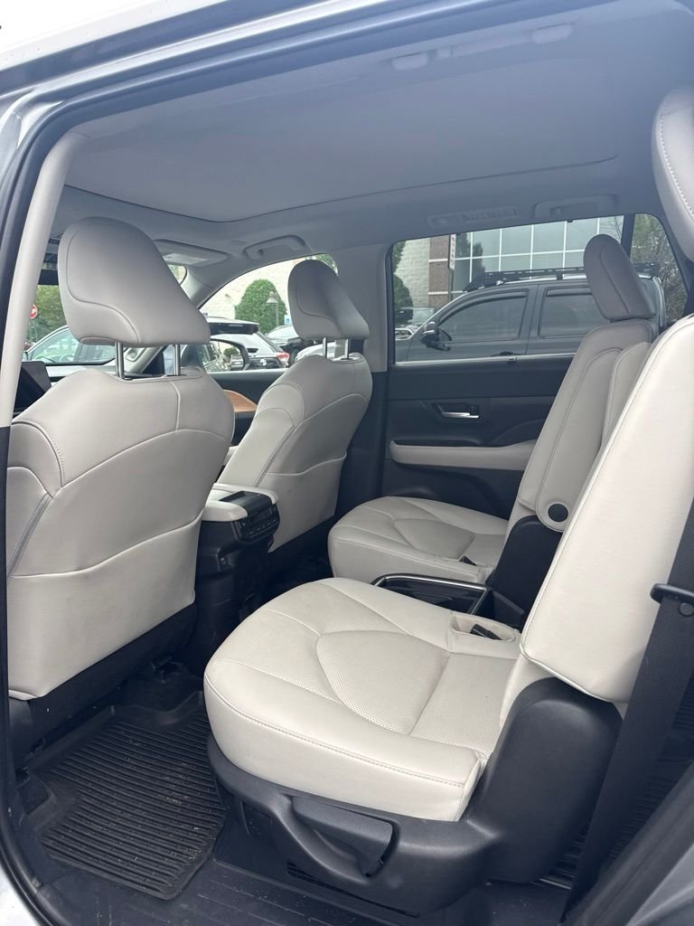 Certified Used 2025  Toyota Limited image 7
