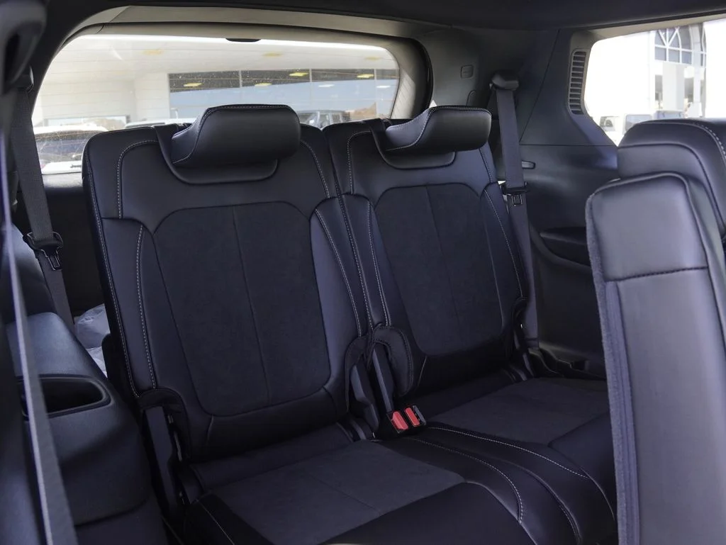 New 2026 Baltic Gray Metallic Clear-Coat Exterior Paint Jeep Altitude image 30