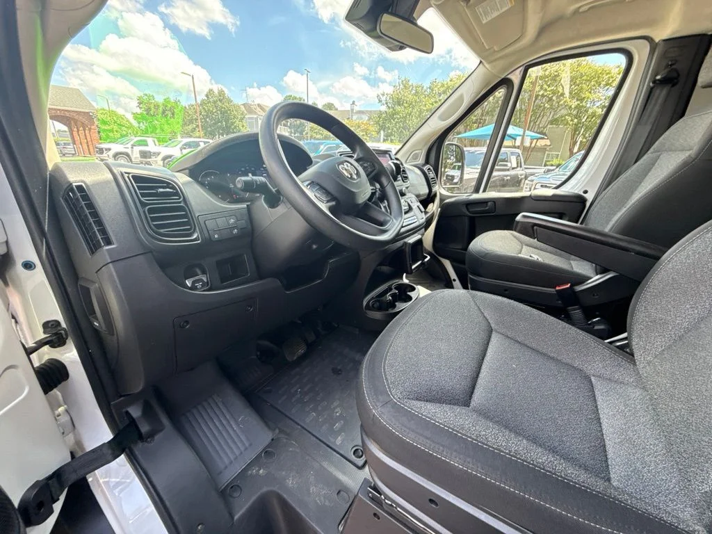 Used 2025 White Ram Base image 14