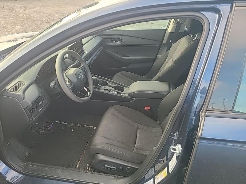 Used 2025  Honda SE image 13