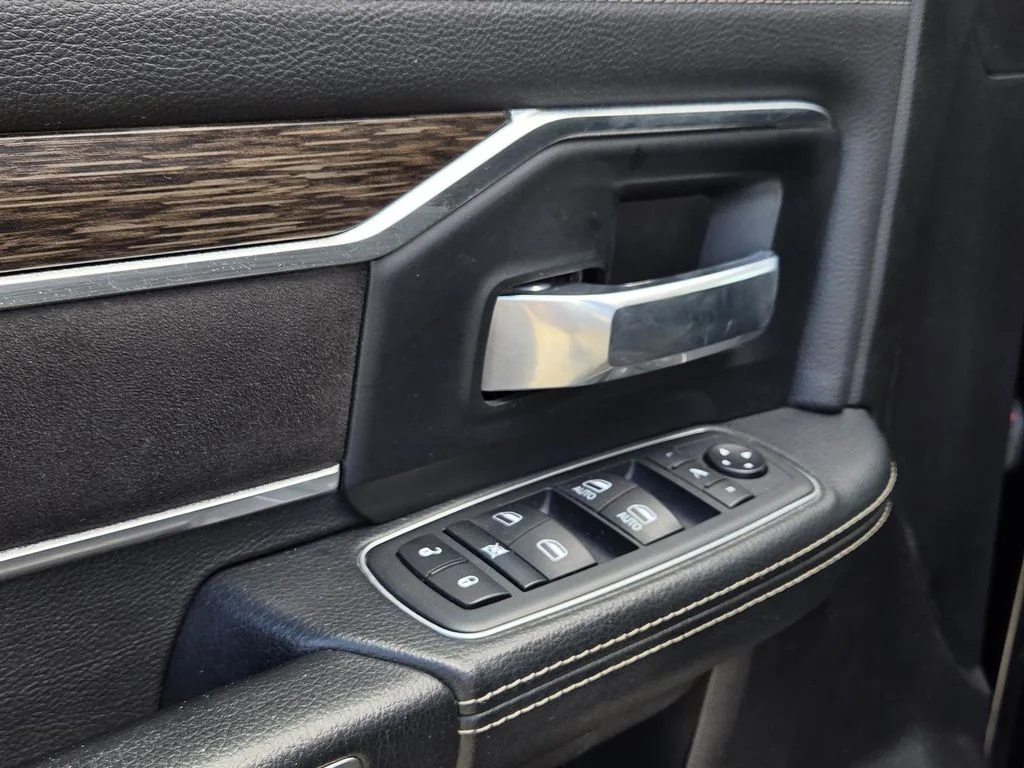 Used 2019 Black Ram Laramie image 11