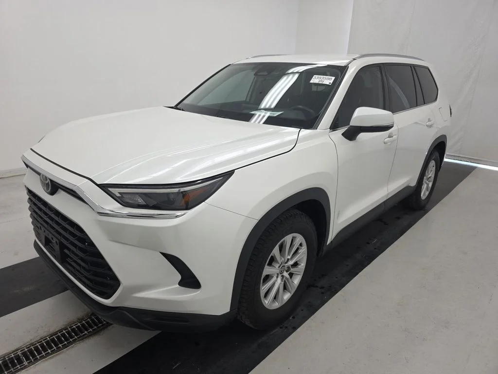 Used 2024 Beige Toyota XLE image 5