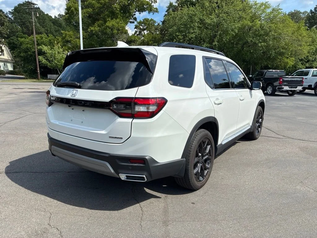 Used 2025 White Honda Touring image 5