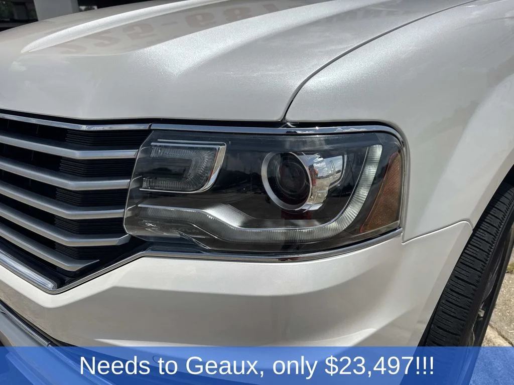 Used 2017 White Lincoln Select image 3