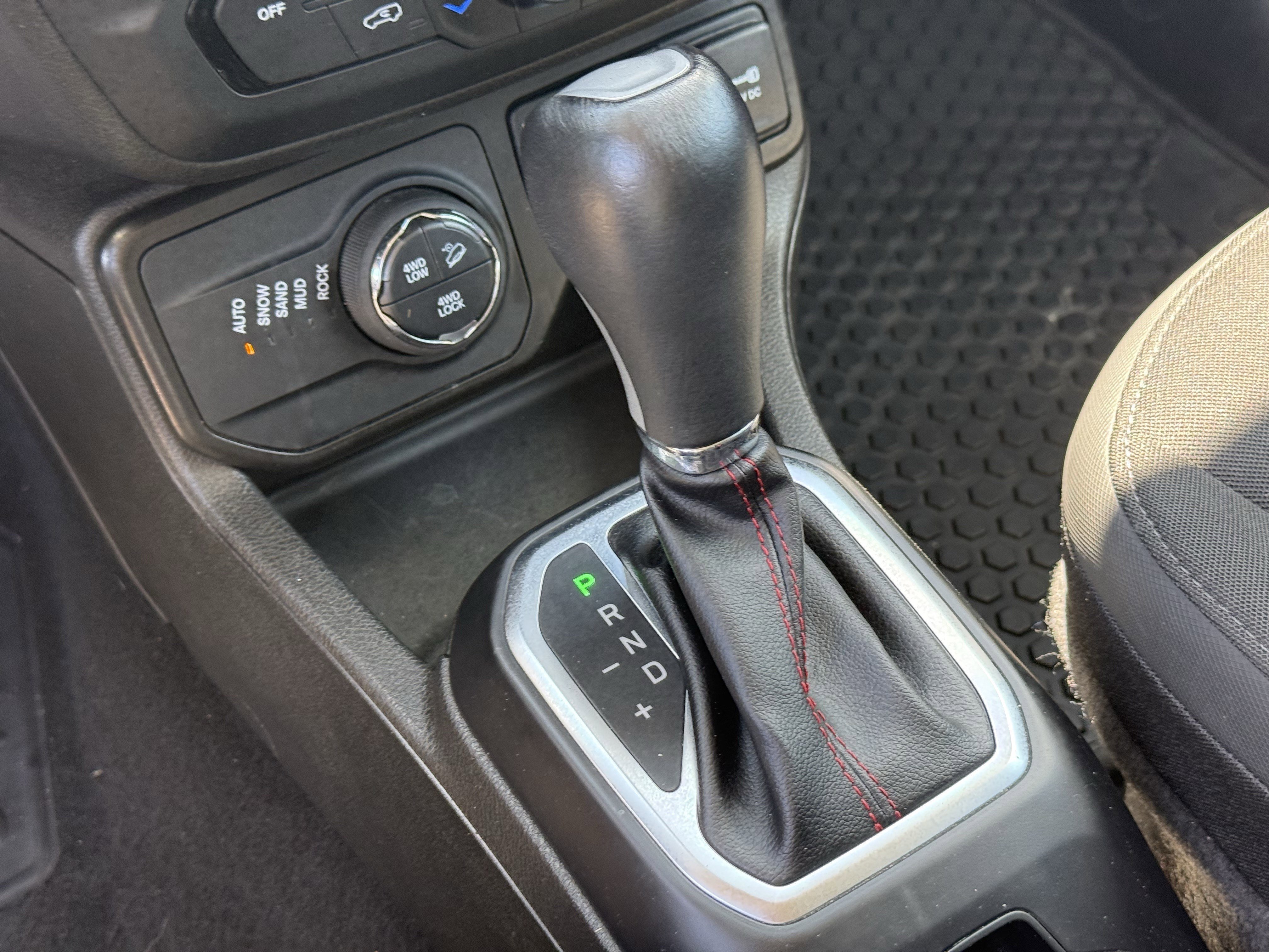 Used 2023 Alpine White Clearcoat Jeep Trailhawk image 24