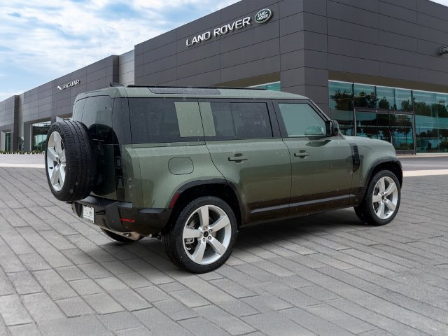 New 2026 Woolstone Green Land Rover X-Dynamic SE image 5