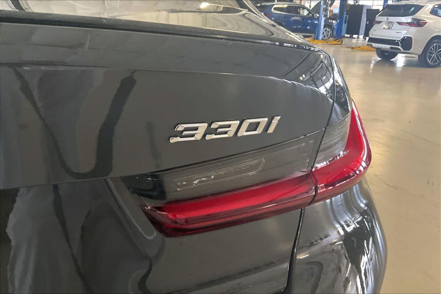 New 2026 Dravit Grey Metallic BMW 330i xDrive image 14