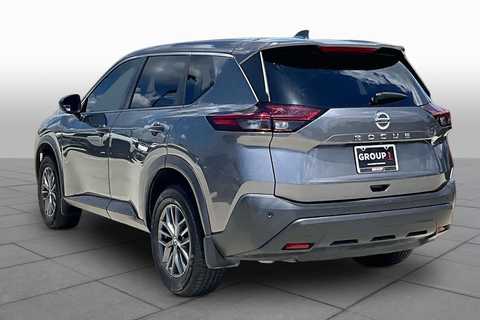 Used 2021 Gun Metallic Nissan S image 11