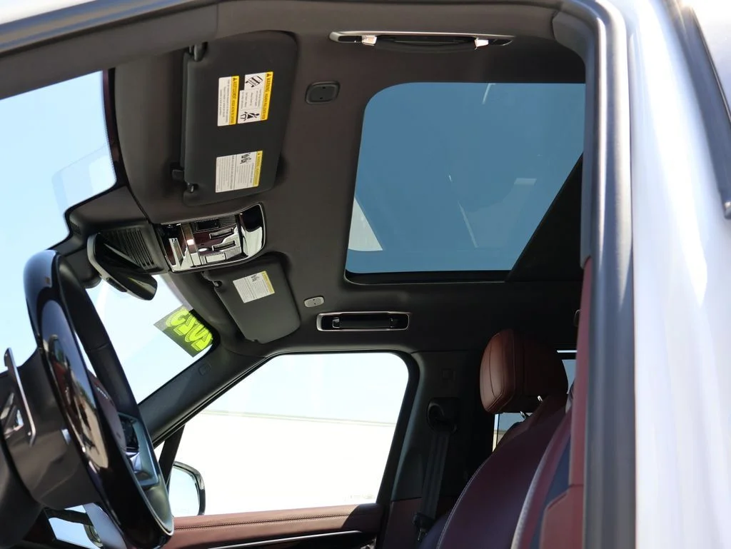 Used 2023 Ostuni Pearl White Land Rover SE image 37