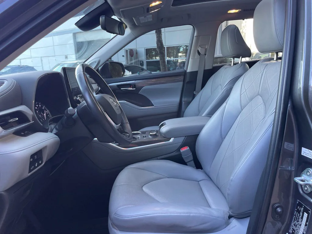 Used 2022 Magnetic Gray Metallic Toyota Platinum image 20