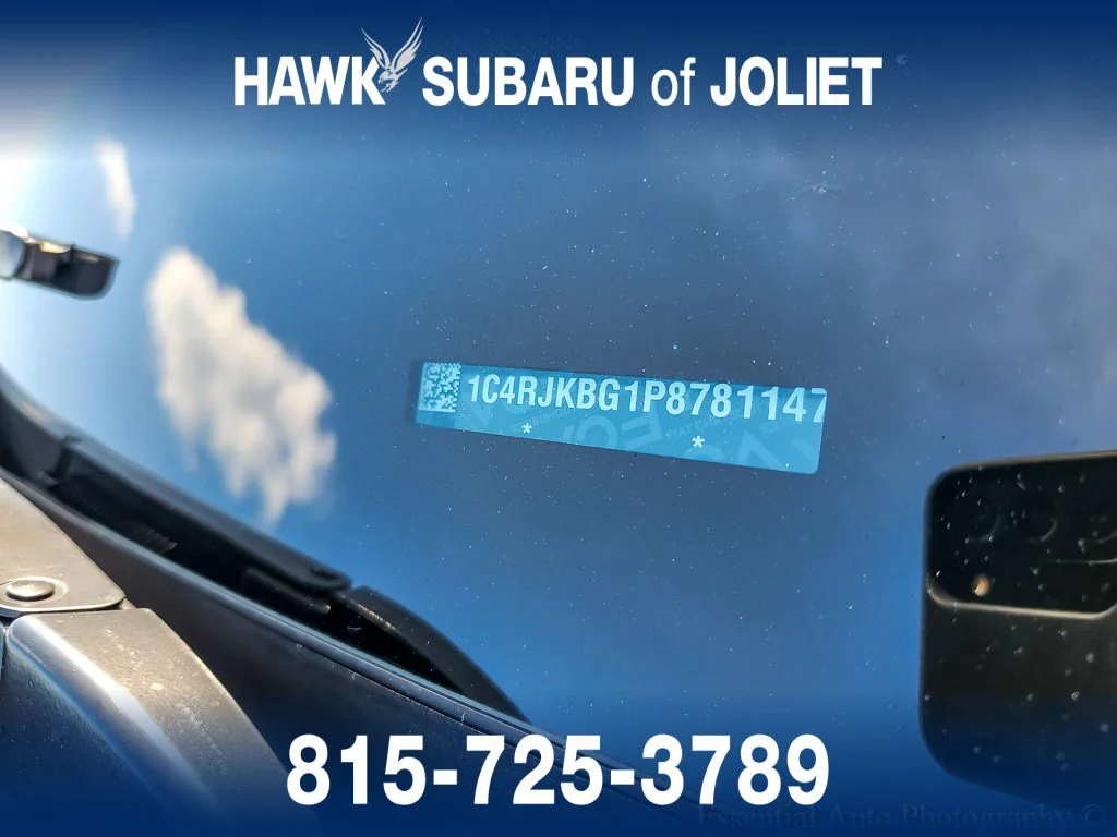 Used 2023 Diamond Black Crystal Pearlcoat Jeep Limited image 24