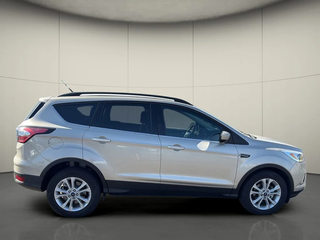Used 2017 Gold Ford SE image 8