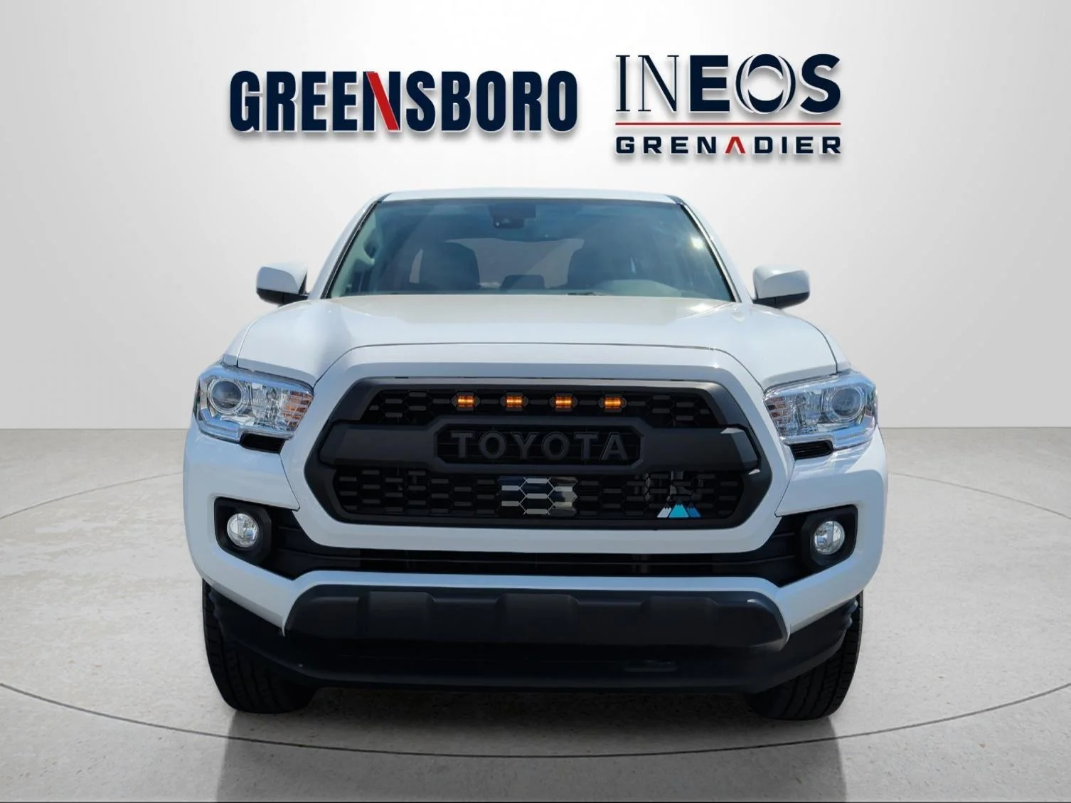 Used 2023 Ice Cap Toyota SR5 image 8
