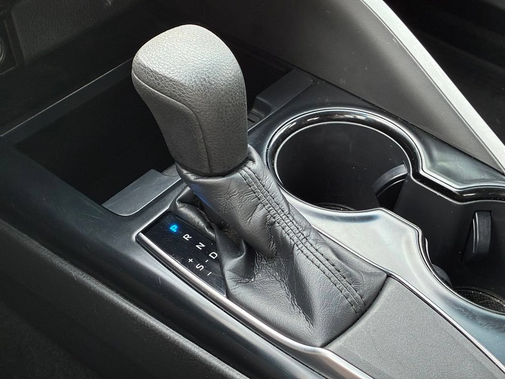 Used 2018 Silver Toyota LE image 26