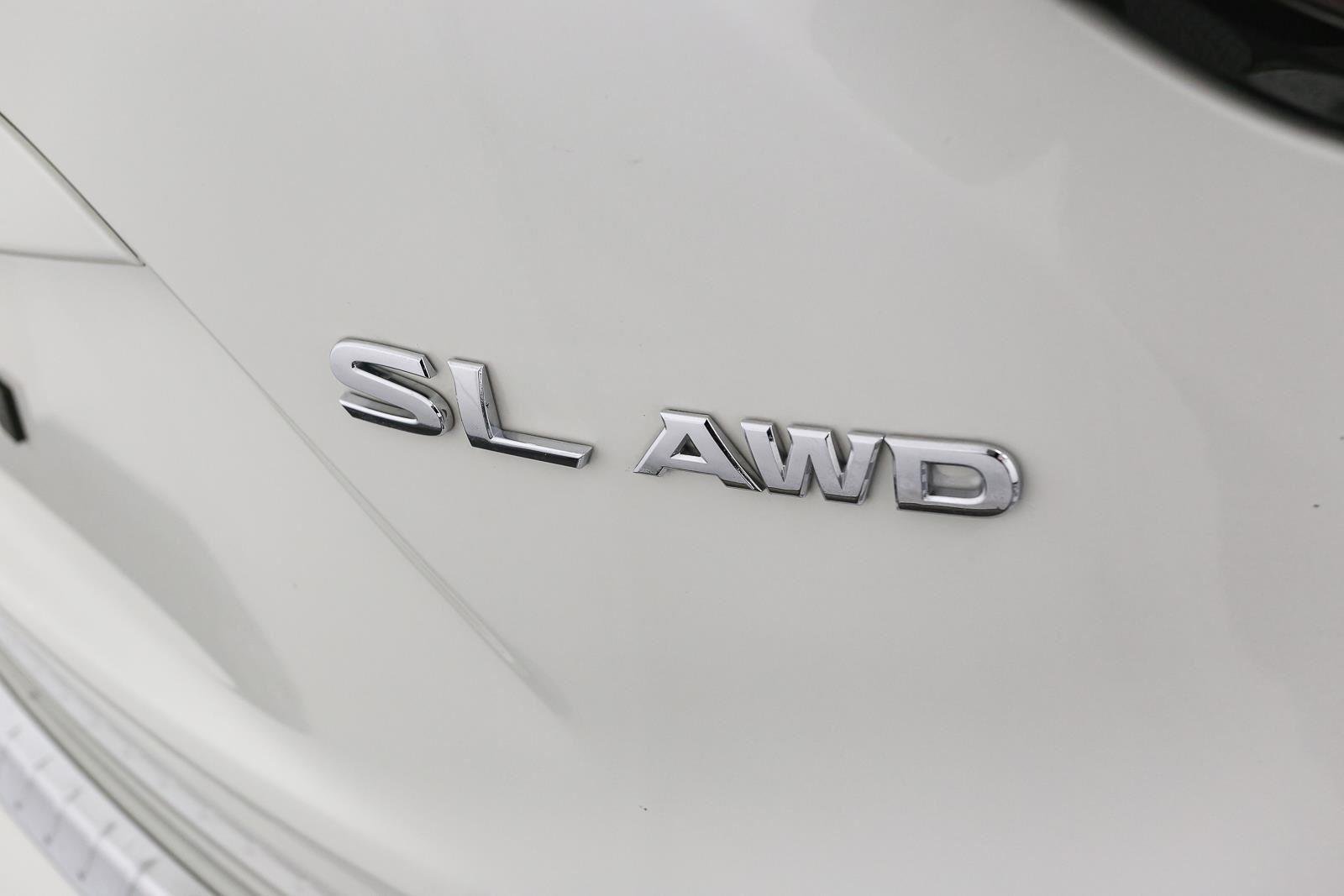 Used 2017 Pearl White Nissan SL image 12